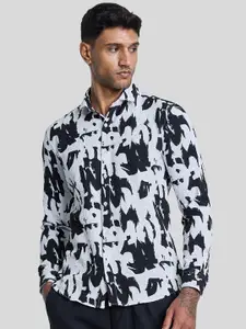 Snitch Men Smart Spread Collar Abstract Printed Casual Shirt