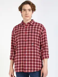 Tommy Hilfiger Men Spread Collar Micro Checked Cotton Casual Shirt