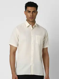 Van Heusen Men Spread Collar Solid Casual Shirt