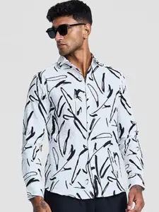 Snitch Men Smart Spread Collar Abstract Printed Casual Shirt