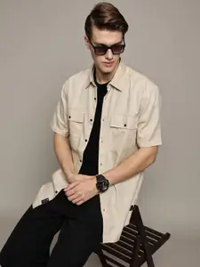 The Roadster Lifestyle Co. Men Premium Spread Collar Solid Cotton Oversized Casual Shirt