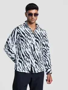 Snitch Men Smart Spread Collar Abstract Printed Casual Shirt