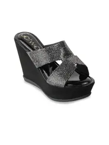 Catwalk Women Embellished Wedge Heels Sandals