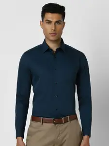 Van Heusen Men Spread Collar Solid Cotton Slim Fit Formal Shirt