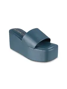 Catwalk Women Solid Suede Flatform Sandals