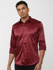 V Dot Men Spread Collar Solid Slim Fit Casual Shirt