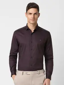 Peter England Men Spread Collar Textured Cotton Slim Fit Casual Shirt