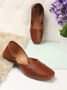 AROOM Women Textured Mojaris