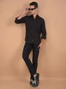 Crimsoune Club Men Spread Collar Horizontal Striped Cotton Slim Fit Casual Shirt