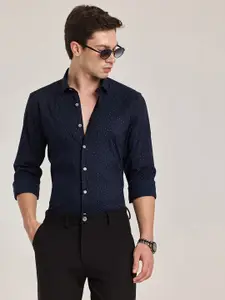 Snitch Men Smart Spread Collar Micro Ditsy Printed Cotton Casual Shirt
