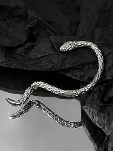 VAGHBHATT Silver-Plated Animal Shaped Stainless Steel Ear Cuff Earrings