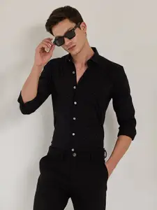 Snitch Men Smart Spread Collar Micro Ditsy Printed Cotton Casual Shirt