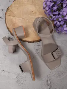 CHINRAAG Women Block Heel Sandals