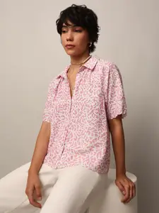ONLY Women Cutaway Collar Abstract Printed Cotton Casual Shirt