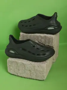 The Roadster Lifestyle Co Men Green Croslite Clogs