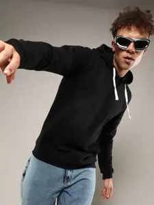 Campus Sutra Men Solid Hooded Sweatshirt