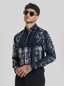 Snitch Men Smart Spread Collar Abstract Printed Cotton Casual Shirt