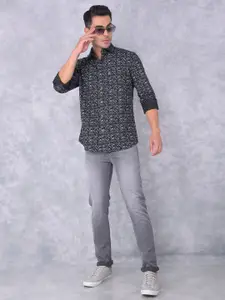 Crimsoune Club Men Smart Spread Collar Abstract Printed Cotton Casual Shirt