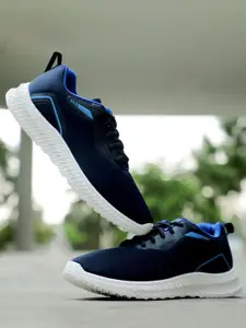 LIBERTY OSLO M1E Men Colourblocked Sports Running Shoes