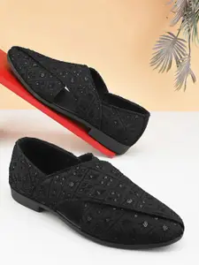 House of Pataudi Men Lightweight Embellished Mojaris