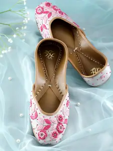 House of Pataudi Women Ethnic Embroidered Mojaris