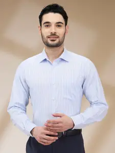 Park Avenue Men Spread Collar Vertical Striped Cotton Formal Shirt