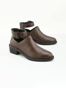 The Roadster Lifestyle Co Women Block Heeled Regular Boots With Cut-Out Details