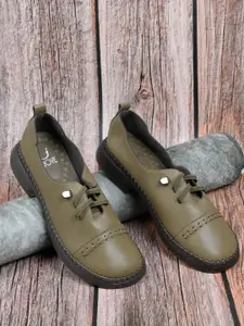 Jove Women Textured PU Loafers