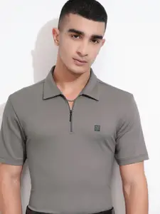 HIGHLANDER Men Solid Polo Collar T-shirt
