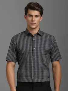 Louis Philippe Men Classic Spread Collar Checked Cotton Formal Shirt