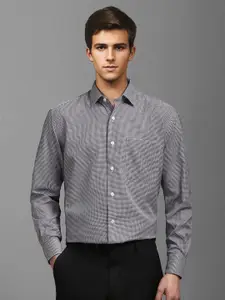 Luxure by Louis Philippe Men Classic Spread Collar Geometric Printed Cotton Formal Shirt