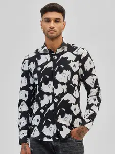Snitch Men Smart Spread Collar Abstract Printed Casual Shirt