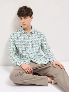 THE BEAR HOUSE Men Spread Collar Geometric Printed Relaxed Fit Casual Shirt
