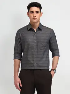 Arrow Men Manhattan Spread Collar Horizontal Striped Cotton Slim Fit Formal Shirt