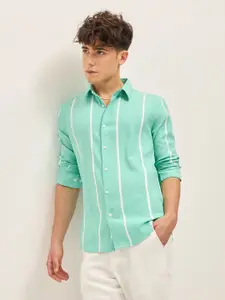 THE BEAR HOUSE Men Spread Collar Vertical Striped Cotton Slim Fit Casual Shirt