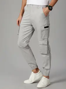 British Club Men Relaxed Low-Rise Cargos Trousers