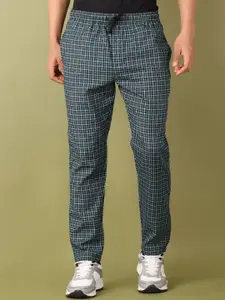 V-Mart Men Checked Cotton Mid Rise Track Pants