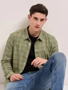 THE BEAR HOUSE Men Spread Collar Windowpane Checked Cotton Slim Fit Casual Shirt
