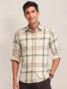 U.S. Polo Assn. Men Cutaway Collar Buffalo Checked Cotton Tailored Fit Casual Shirt