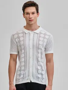 Snitch Men Smart Spread Collar Textured Cotton Casual Shirt