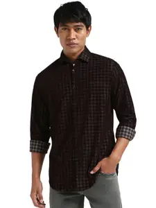 Calvin Klein Jeans Men Spread Collar Micro Checked Cotton Slim Fit Casual Shirt