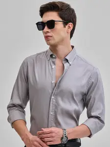 Snitch Men Smart Button-Down Collar Solid Casual Shirt