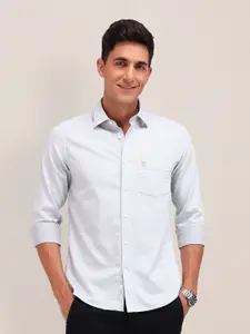 U.S. Polo Assn. Men Cutaway Collar Textured Cotton Tailored Fit Casual Shirt