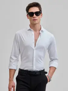 Snitch Men Smart Spread Collar Solid Casual Shirt