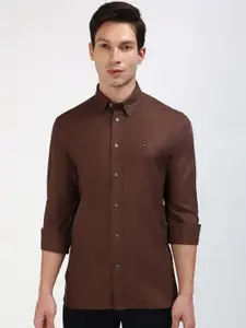 Tommy Hilfiger Men Cutaway Collar Geometric Printed Cotton Casual Shirt