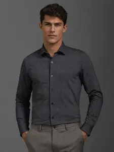 Louis Philippe Men Spread Collar Textured Cotton Slim Fit Formal Shirt