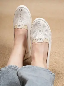 The Roadster Lifestyle Co Women Casual Ballerinas Flats