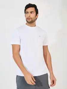 Styli Men Solid Round Neck T-shirt