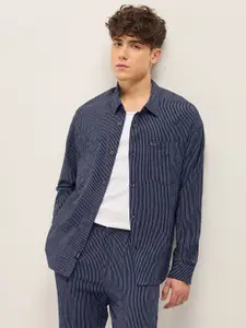 THE BEAR HOUSE Men Spread Collar Pinstripes Striped Casual Shirt