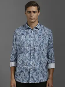 Louis Philippe Jeans Men Spread Collar Geometric Printed Cotton Slim Fit Casual Shirt